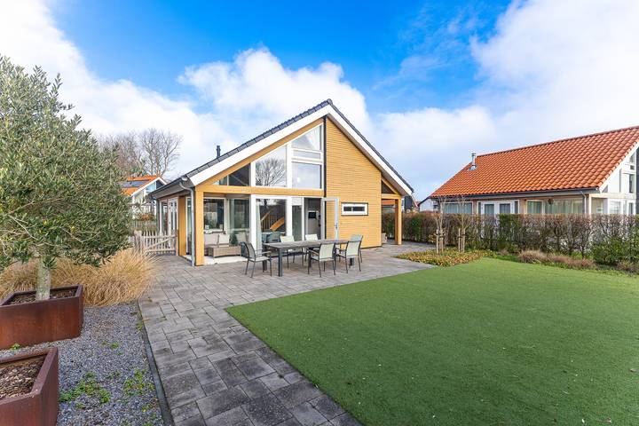 Ferienhaus für 6 Personen, mit Balkon/Terrasse und Terrasse sowie Garten in Renesse