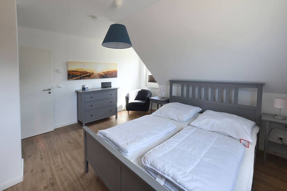 Ferienhaus exklusiv in Strandnähe, Sauna,Kamin, familienfreundlich,Wlan,Garten in Wiek, Rügen