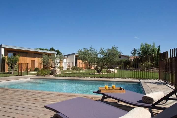 Maison d’hôte pour 2 personnes, avec Balcon et Terrasse ainsi que Jardin et Piscine à Eyragues