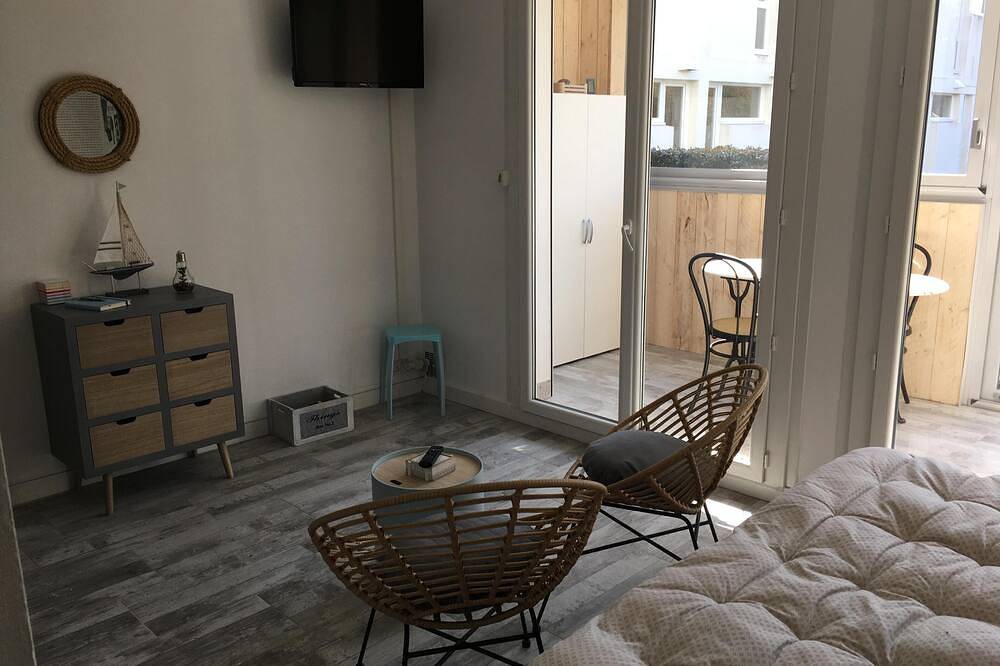 Appartement entier, Joli Studio refait à neuf à 50 m de la mer dans résidence privée in Roscoff, Ceinture Dorée