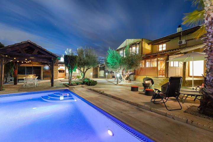 Location de vacances pour 10 personnes, avec piscine ainsi que jardin et vue, animaux acceptés à Archena - 2