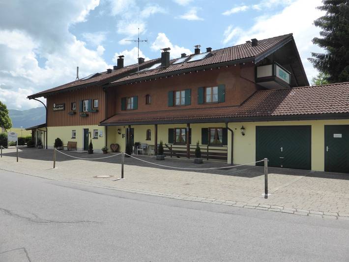 Ferienwohnung für 4 Personen, mit Balkon und Garten sowie Sauna in Bolsterlang