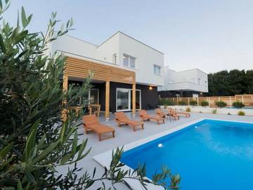 Villa für 10 Personen in Pag Stadt, Pag, Bild 3