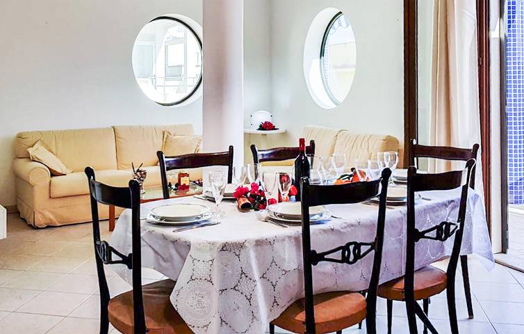 Gîte pour 7 personnes, avec terrasse à Donnalucata - 4