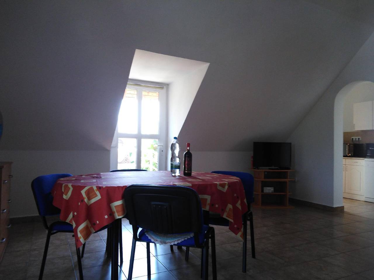 Apartamento vacacional entero, Wohnung direkt am See mit Pool, Wlan, Garten in Balatonmáriafürdő, Orilla sur del lago Balaton