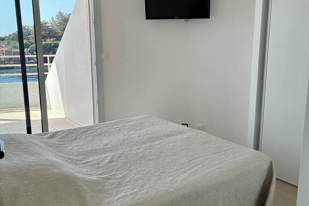 Entire apartment, Apartment on the sea Clim heated pool parking in Le Trayas, Saint-Raphaël
