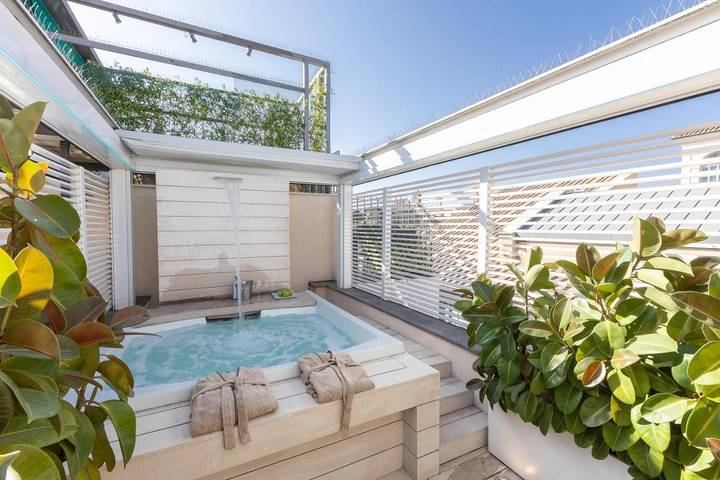 Loft per 5 persone, con Balcone e Terrazza nonché Idromassaggio e Piscina in Pantheon (Roma)