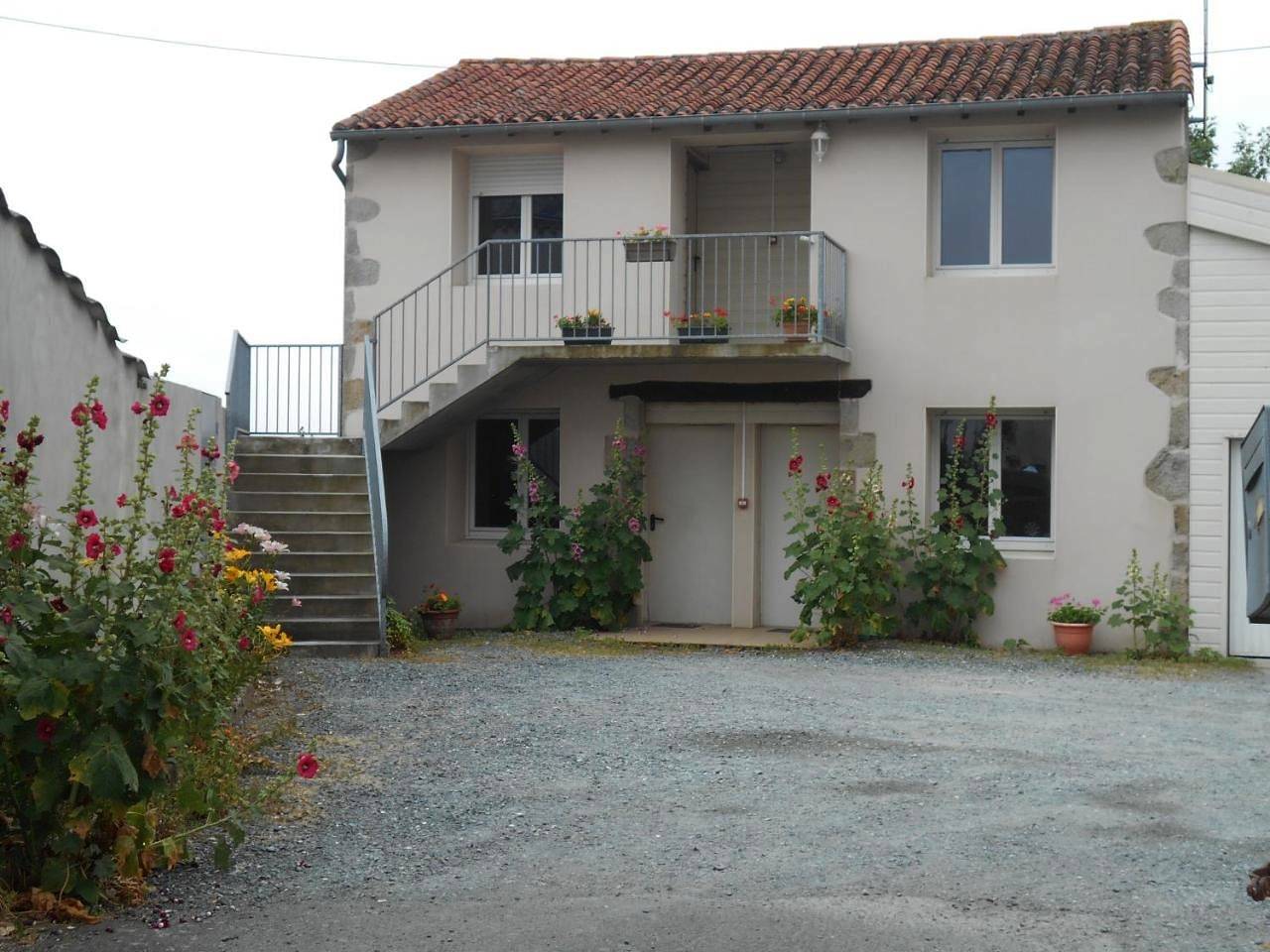 Double Room with Private Bathroom in Rorthais, Mauléon