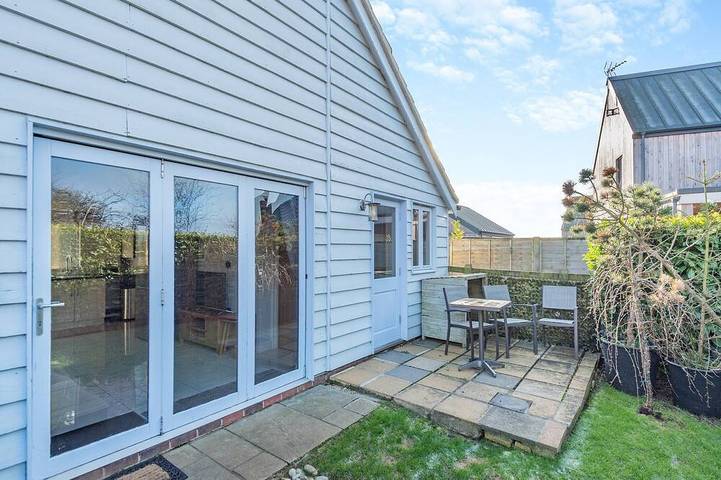 Cottage for 2 people, with garden and hot tub, with pets in Snettisham