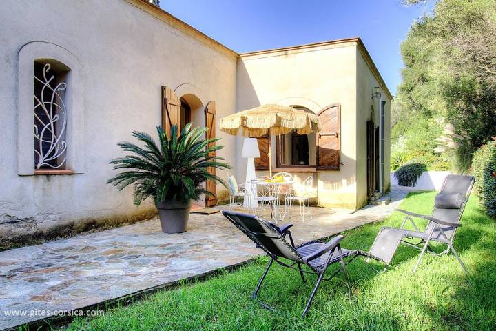Gîte pour 2 personnes, avec Terrasse et Jardin