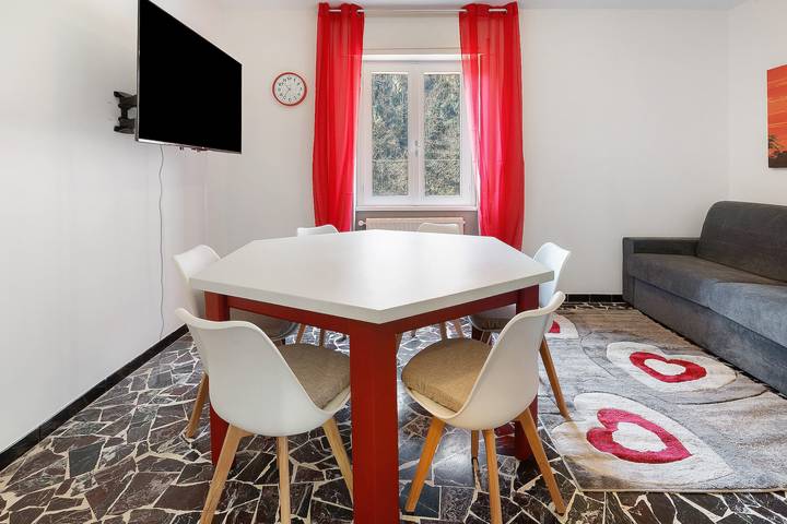 Ganze Wohnung, Ferienwohnung 'Rosso Bernina' mit Bergblick in Tirano (stadt), Tirano