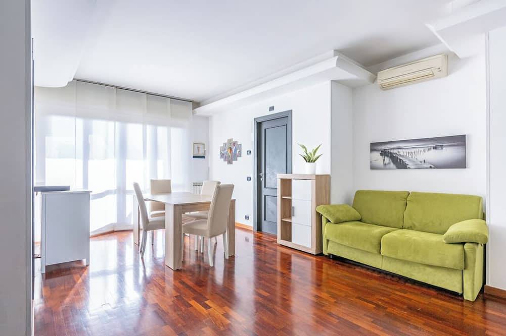 Apartamento entero, Penthouse with panoramic views 10 minutes from Rome  in Fiumicino, Provincia de Roma