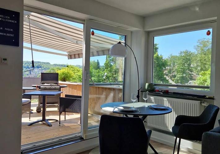 Gîte pour 2 personnes, avec balcon et vue à Wiehl
