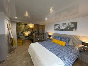 Chambre d’hôte pour 2 personnes, avec vue ainsi que jardin et piscine à Saint-Michel-Mont-Mercure