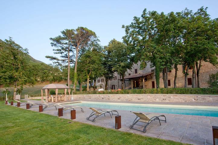 Location de vacances pour 20 personnes, avec terrasse et jardin à Gubbio