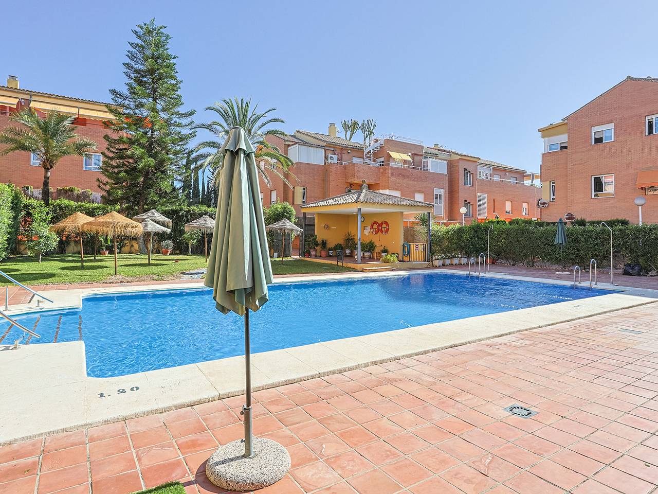 Ganze Wohnung, Helles Apartment in Tomares mit Heizung und privatem Parkplatz in Tomares, Sevilla Provinz