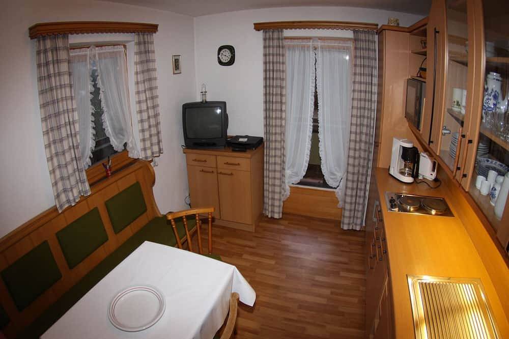 Ganze Wohnung, Ferienwohnung Nr. 1 für 1-2 Pers., 40 m², Sz, Wohnküche, Balkon, Schlafsofa in Bischofswiesen, Berchtesgadener Alpen