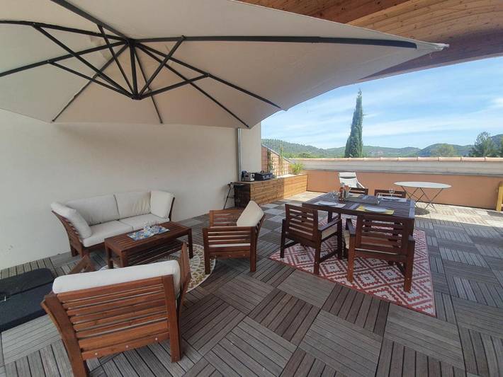 Gîte pour 6 personnes, avec Balcon et Terrasse ainsi que Piscine et Vue dans Thermes de Gréoux les Bains