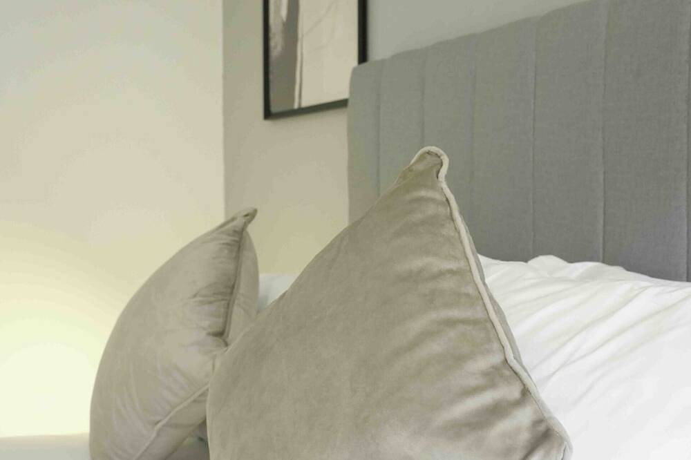 Caledonia Luxe Stays Short Lets Agency Livingston in Livingston, West Lothian