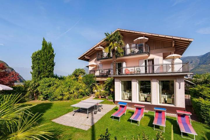 Hotel für 5 Personen, mit Balkon und Terrasse sowie Garten und Pool in Nals - 3
