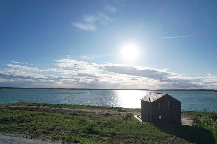 Ferienhaus für 5 Personen, mit Terrasse und Garten sowie Sauna und Seeblick in Elsterheide
