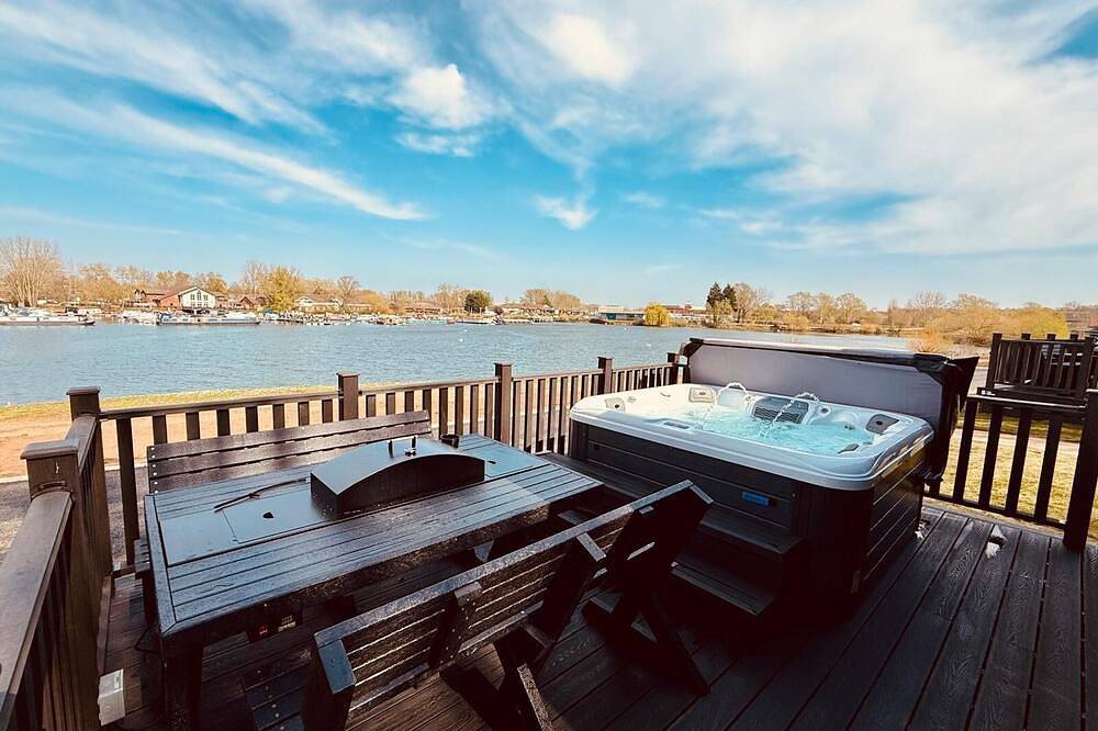 Glamping for 4 People in Northampton, Northamptonshire