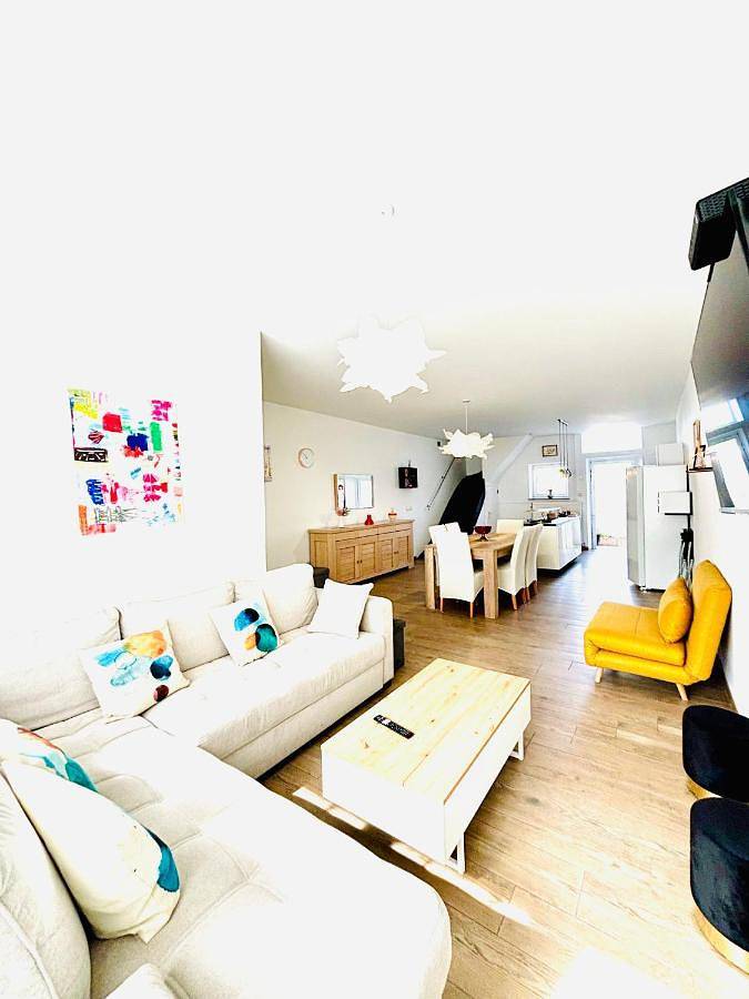 Location de vacances pour 6 personnes, avec Balcon et Terrasse ainsi que Jardin et Vue dans Montignies Sur Sambre