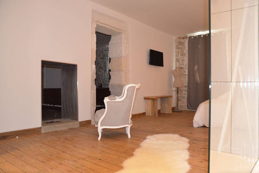 O2suites Scandinavian room with private Jacuzzi in Bernis, Nimes region