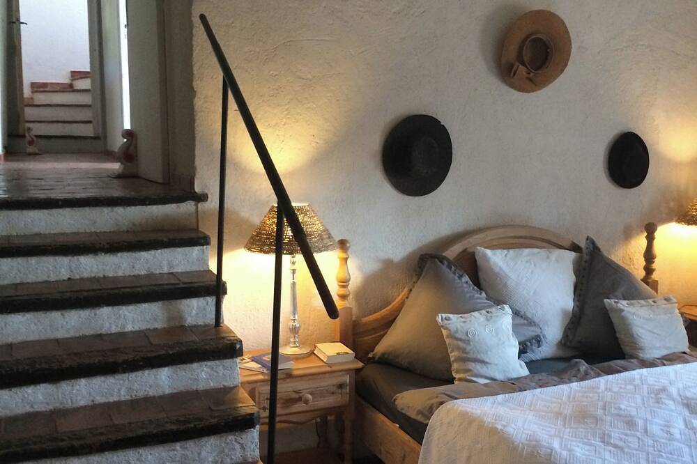 Chambre d’hôte en pleine nature, entre mer et montagne ! in Saint-Paul-en-Forêt, Côte méditerranéenne (France)