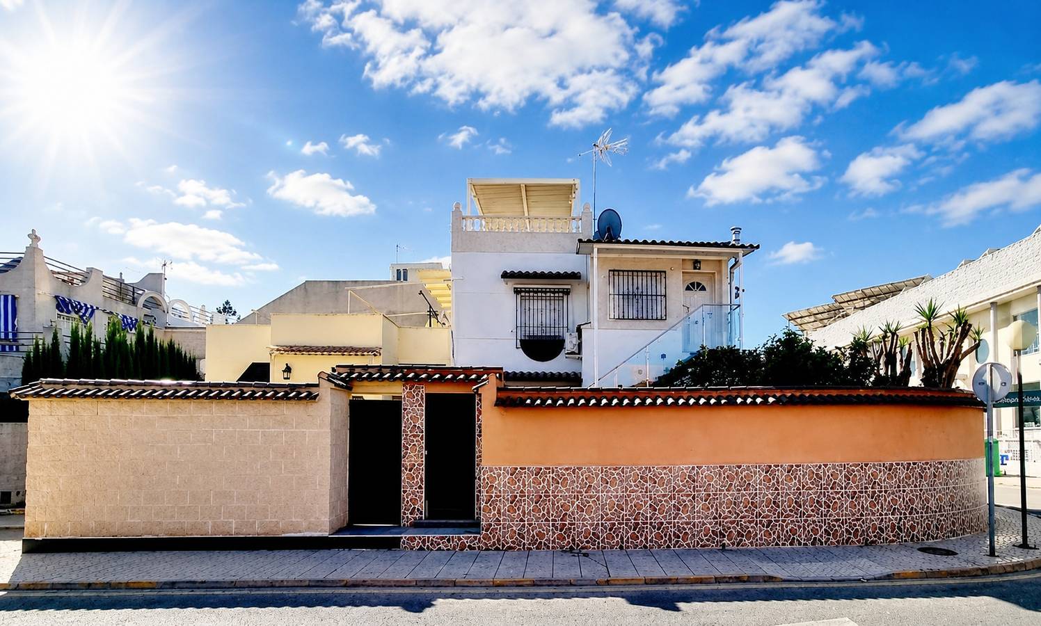 Appartement entier, Charmant Bungalow Supérieur avec Terrasse et Piscine Commune à Torrevieja in Torrevieja, Costa Blanca