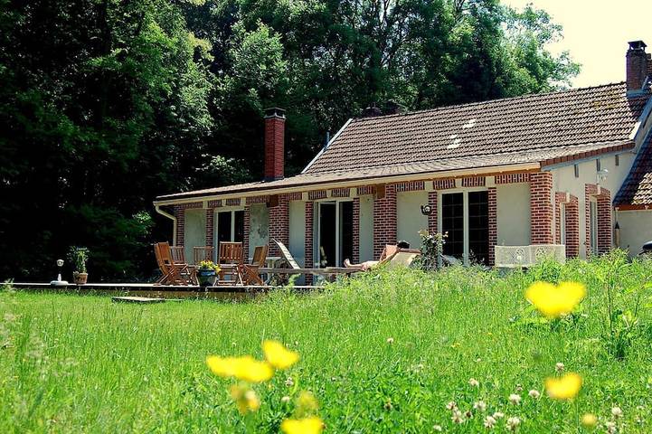 Gîte pour 12 personnes, avec Terrasse et Jardin