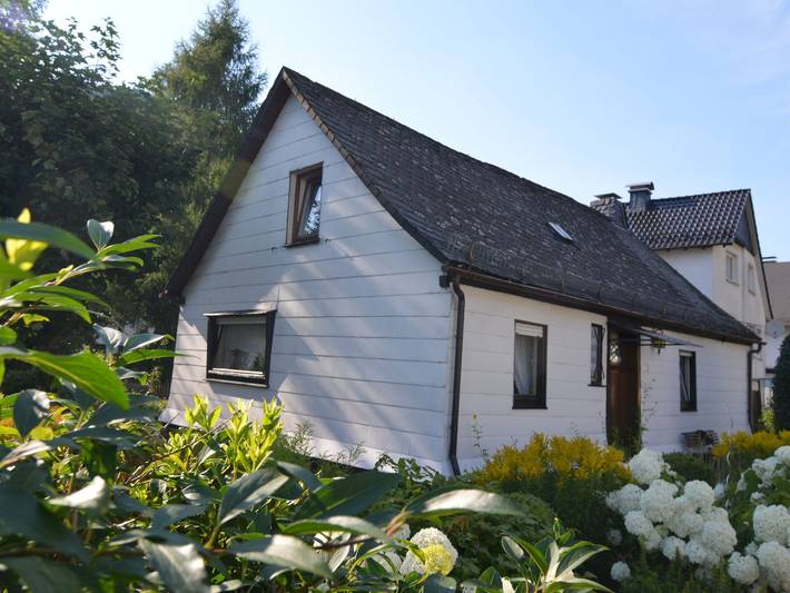 Ferienhaus für 4 Personen, mit Terrasse und Garten sowie Ausblick in Bestwig