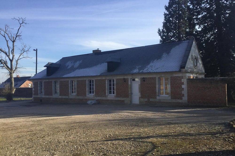 Maison de caractère dans l'enceinte du château avec découverte des lamas in Courcelles-sous-Moyencourt, Région d'Amiens