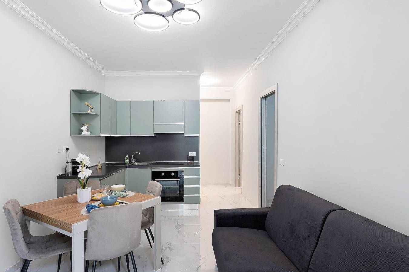 Ganze Wohnung, Ferienwohnung 'Casa Giuseppe Centro - Sanremo' mit mini-Meerblick direkt bei der Piazza Colombo in San Remo, Sanremo Gemeinde