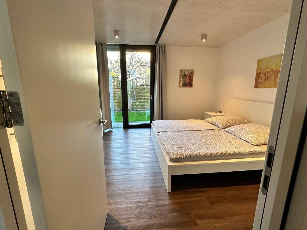 Ganze Wohnung, Modernes See und Mehr Apartment 2 mit überdachter Terrasse und Gartenblick in Stetten, Obersee (Bodensee)