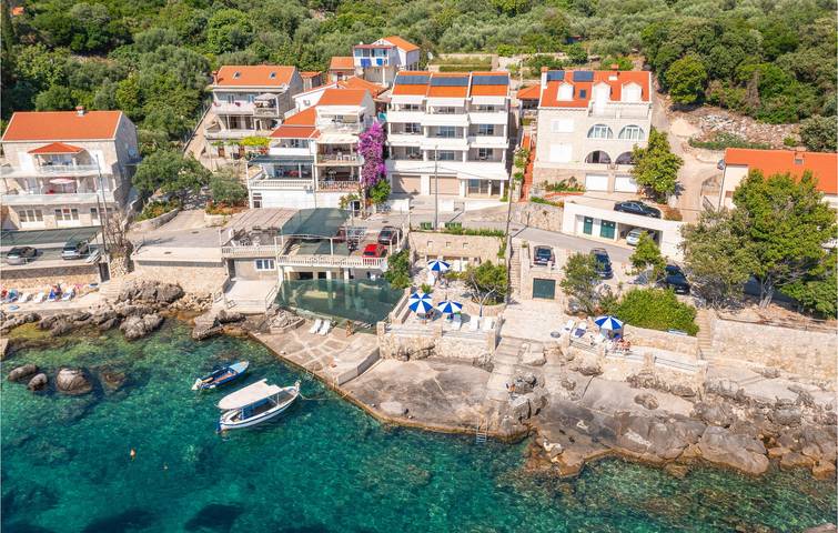 Ferienwohnung für 4 Personen, mit Terrasse und Pool