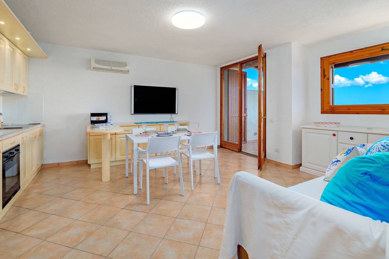 Appartamento intero, Appartamento 'Casa Ioana' con terrazza privata, balcone e aria condizionata in Cugnana Verde, Costa Smeralda