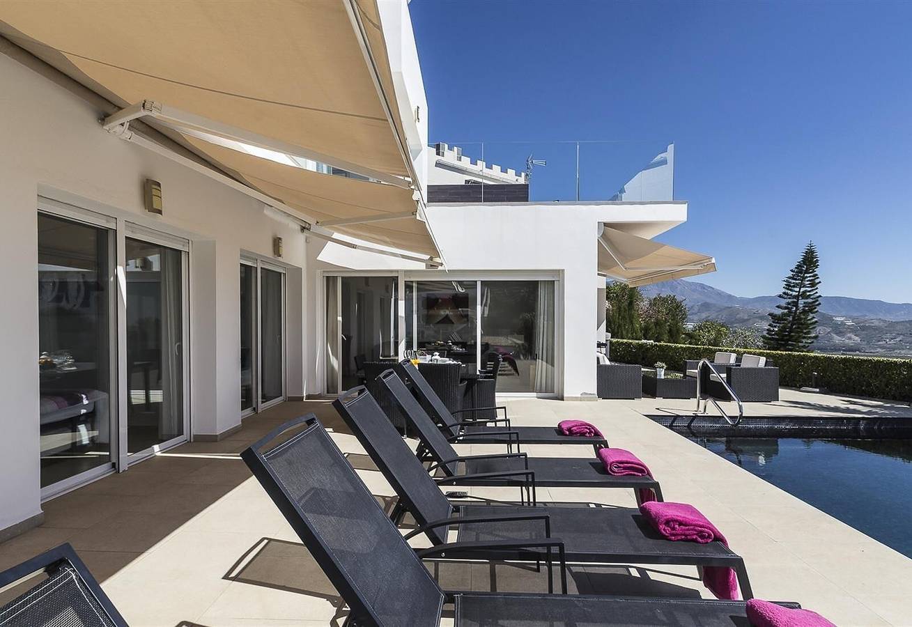 Villa 'Blanca' mit Meerblick, Wlan und Klimaanlage in Monte de los Almendros, Salobreña