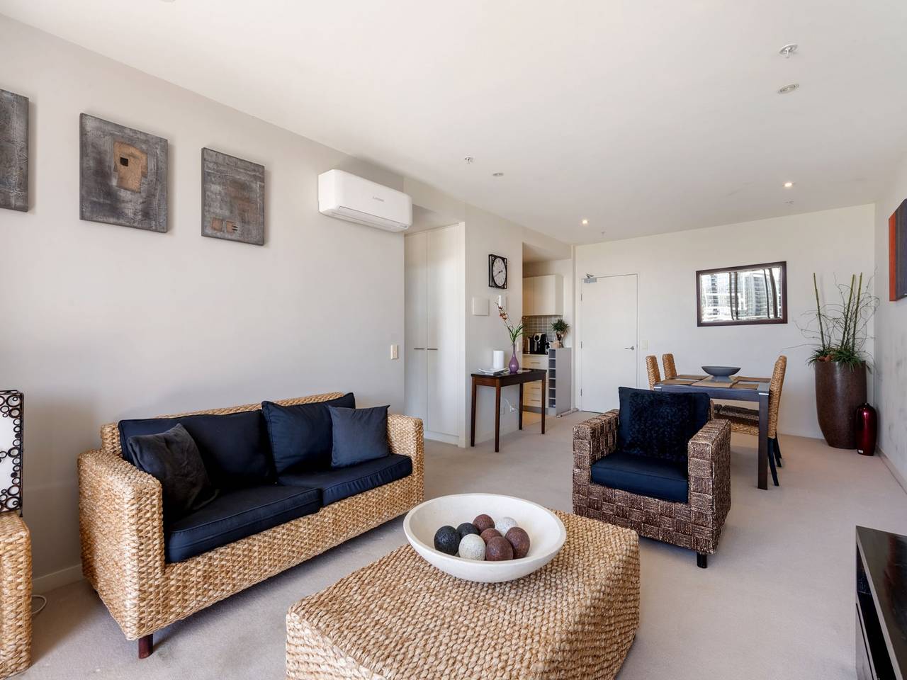 Ganze Wohnung, Komfortables 1-Bett-Apartment mit Balkon in Woden, Canberra