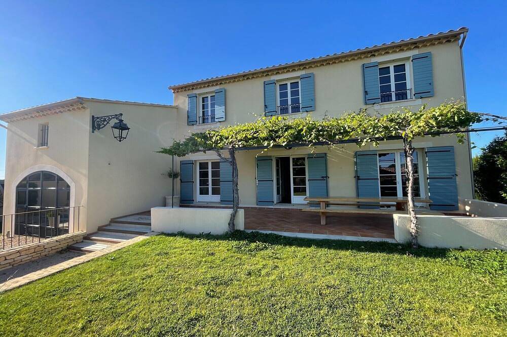 Casa rural con piscina en Provenza in Violès, Vaucluse