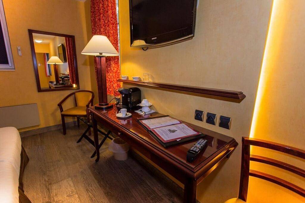 Cit'Hotel - Hotel Le Cèdre in Noyon, Oise