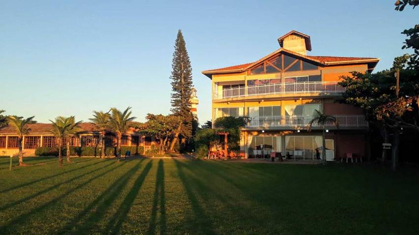 Pousadas para 2 pessoas, com piscina e piscina infantil e ainda sauna and jardim, com animais de estimação em Barra Velha