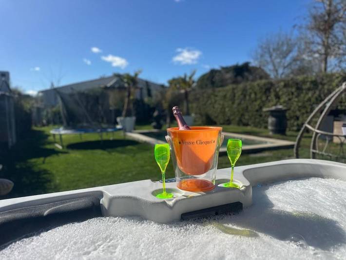 Ferienhaus für 6 Personen, mit Pool und Whirlpool sowie Terrasse - 1