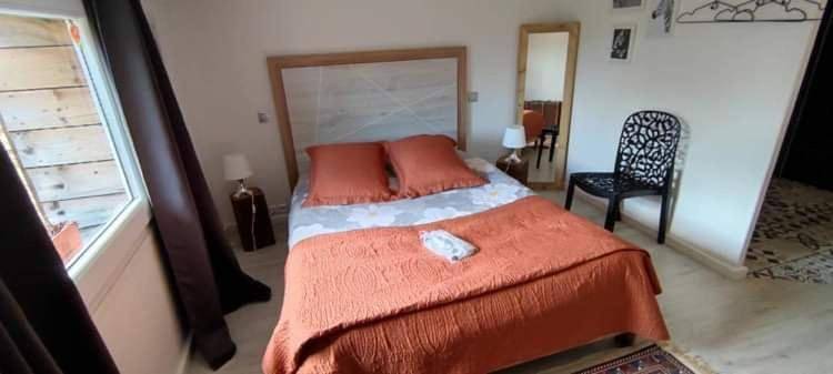 Location de vacances pour 4 personnes, avec jardin ainsi que vue et piscine à Thorigny - 3