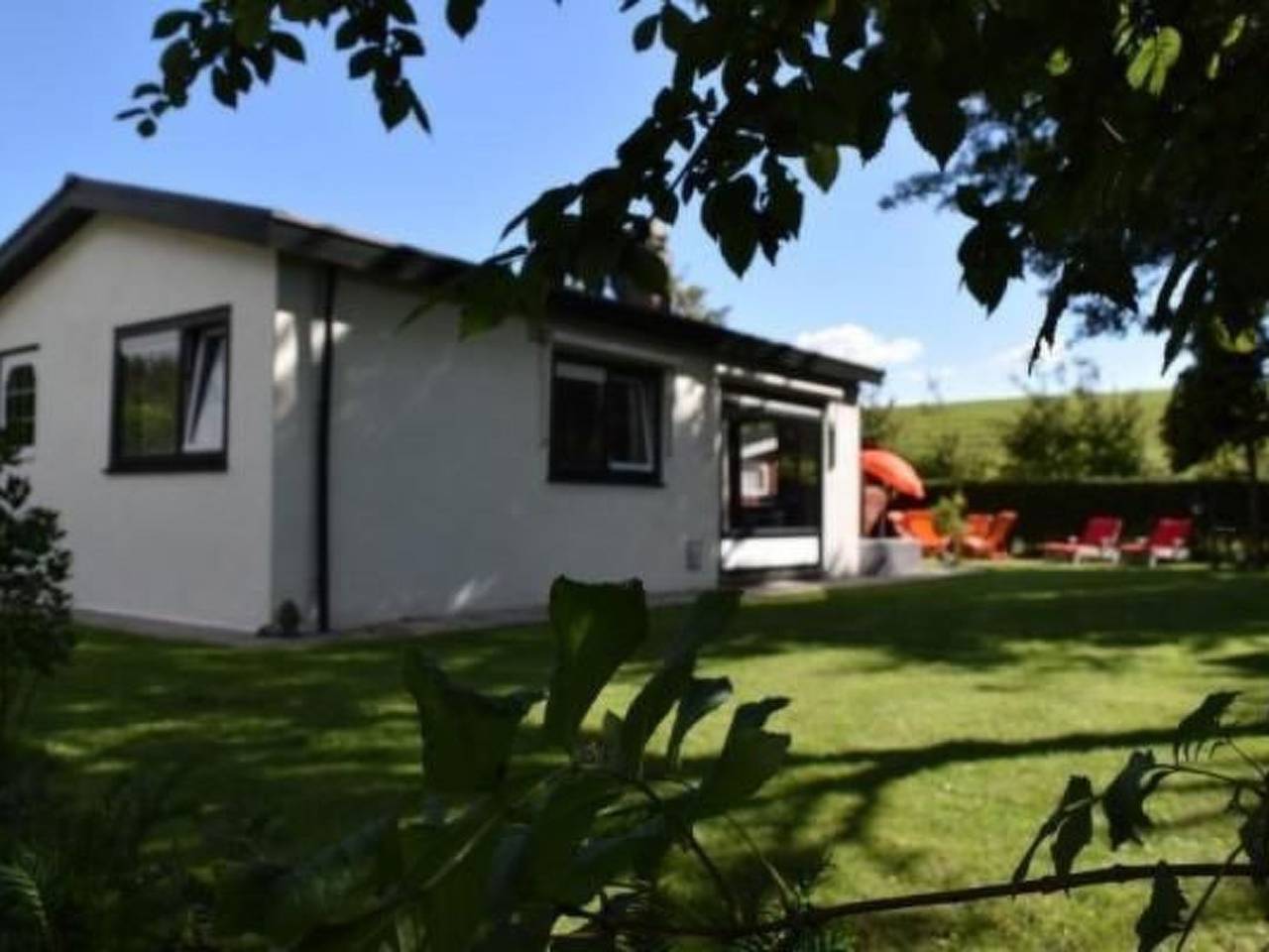 Kleines Haus mit Garten, direkt hinter dem Deich in Nederlandse Noordzeekust