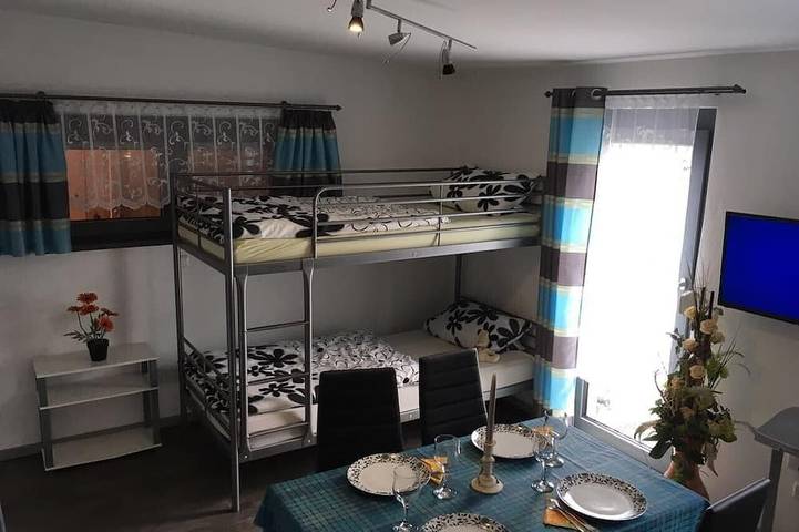 Ferienwohnung für 8 Personen, mit Terrasse und Garten in Wackersdorf - 4