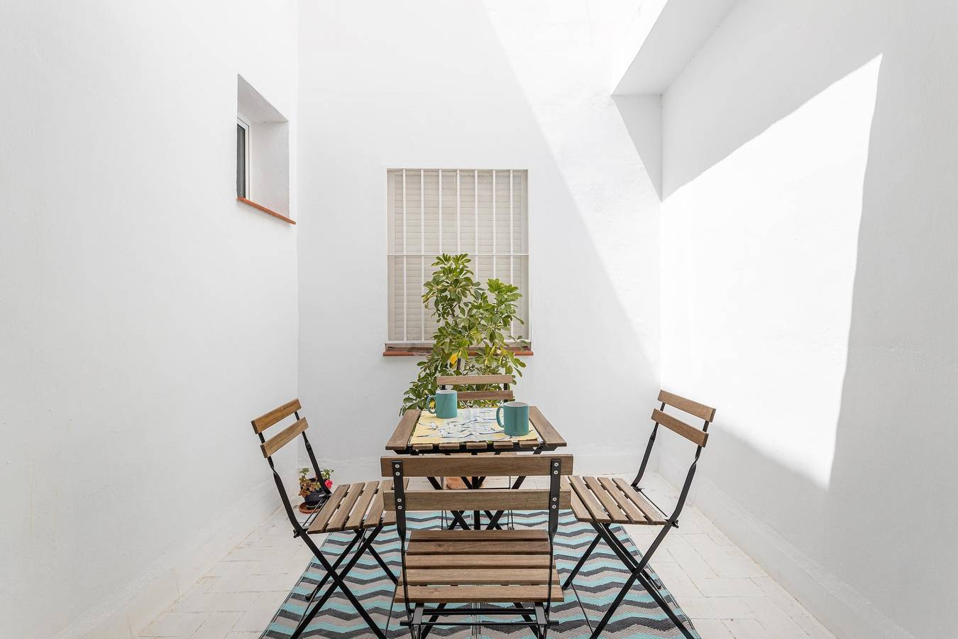 Entire apartment, Central Apartment "Pintada 25" close to the Beach with Mountain View & Terrace in Nerja Centre, Nerja