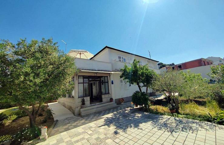 Ferienwohnung für 4 Personen, mit Balkon/Terrasse, mit Haustier in Banjol