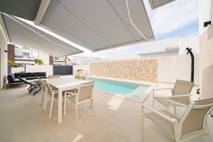 Villa per 6 persone con giardino in Daya Nueva, Costa Blanca