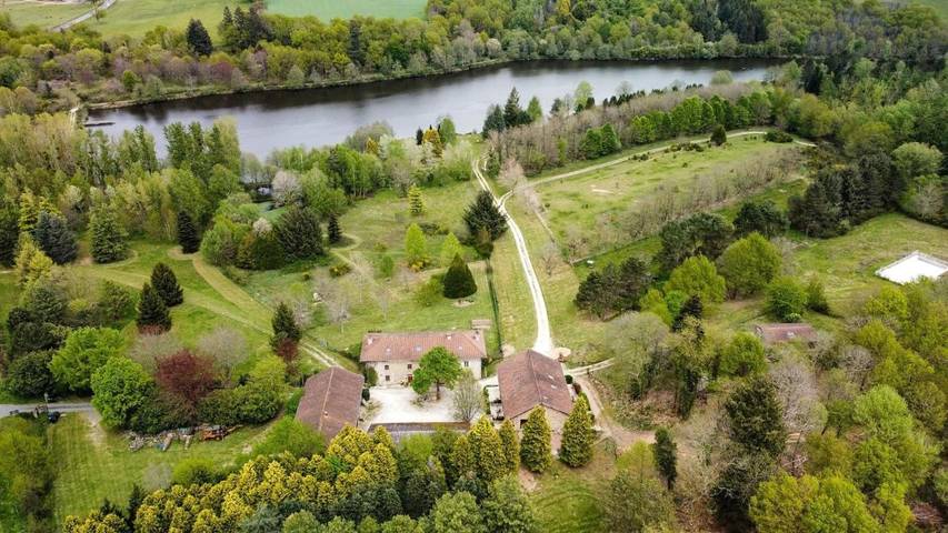 Maison d’hôte pour 14 personnes, avec Terrasse et Jardin ainsi que Piscine et Sauna
